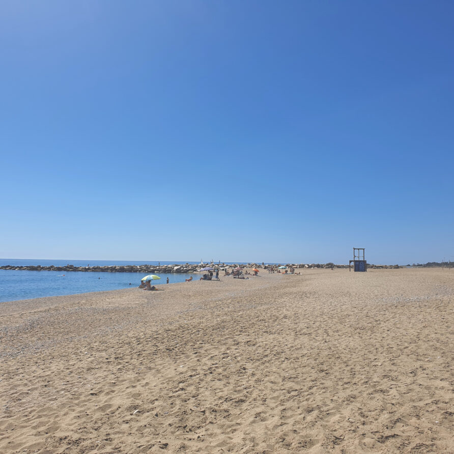 holiday-almeria-near-Mojacar-Garrucha-sunny-beach-sand-sea-view-vacaciones-almeria-cerca-Mojacar-Garrucha-soleado-playa-arena-vista-sal-mar-1